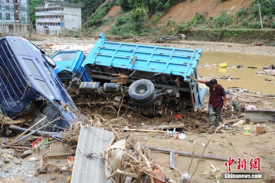 贵州黎平洪水过后一片狼藉 2万人受灾5人失联(图)