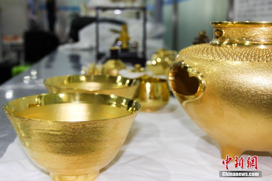 土豪从日本携15斤黄金入境被查 价值263万(组图)