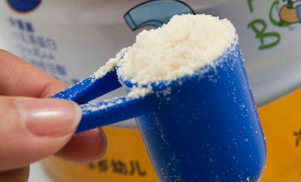 中国拟对婴幼儿配方乳粉配方实行注册管理