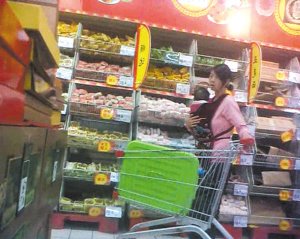 昆明一团伙4年来专盗家乐福超市 几乎每天作案
