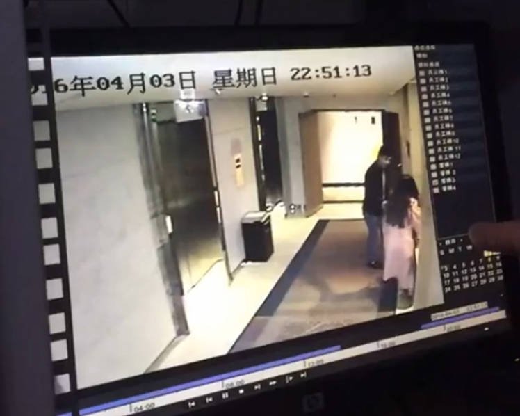 监拍女子酒店内遭男子尾随拖拽全过程(高清多图)