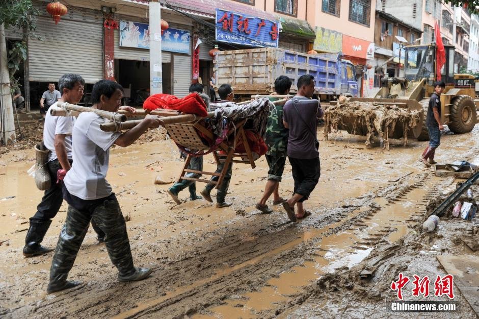 贵州黎平洪水过后一片狼藉 2万人受灾5人失联(图)