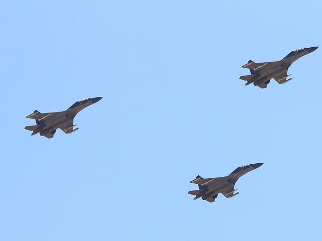 专家:歼16如小型导弹库 可携带新型超远程导弹