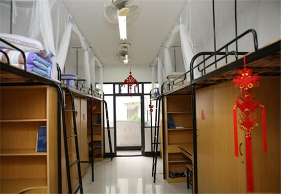 装修够奢华的大学宿舍 为了这也值得拼一把