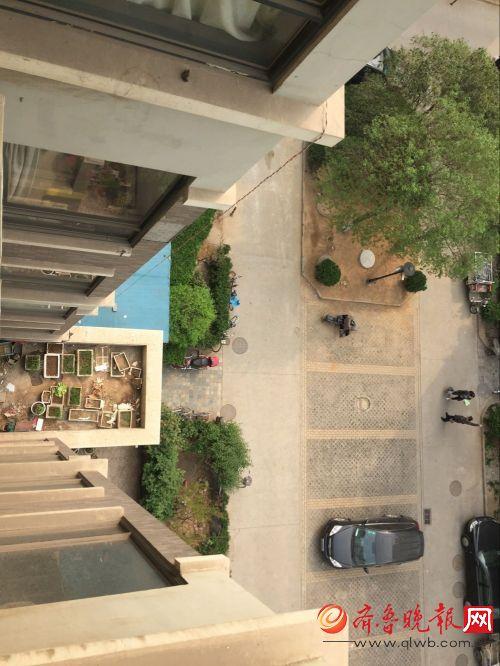 济南穿校服小女孩坠楼：家属称可能是有人推下去的(图)