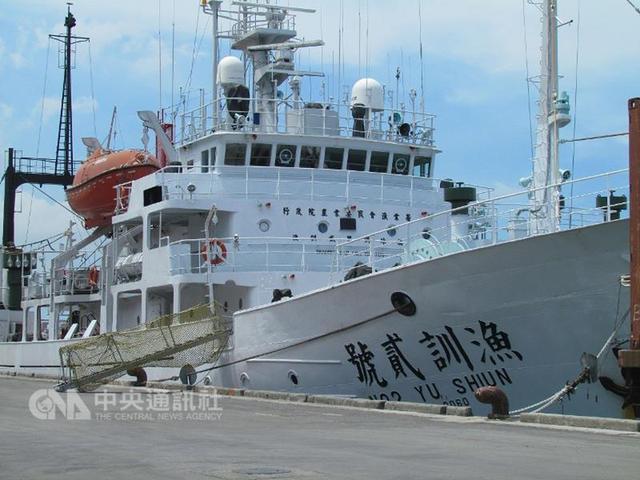 台湾巡护船赴冲之鸟礁护渔 渔民:就是要硬起来