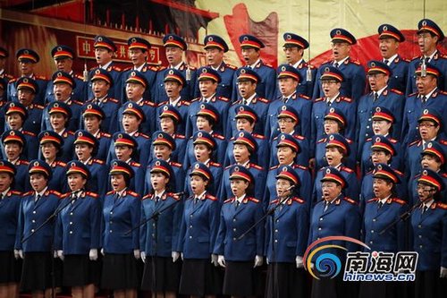 将军后代合唱团海口唱红歌 罗保铭出席并观看_新闻_腾讯网