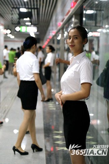 合肥地铁站务员清一色"95后"成颜值担当,紫眼僵尸王