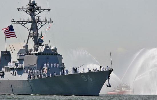 外媒：伊朗军用船艇以“不安全距离”靠近美舰艇