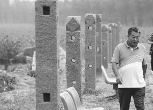 百万富翁用全部财产买文物 梦想成立石雕博物馆