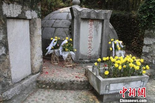江西花30万全面翻新岳飞母亲、妻子之墓(图)