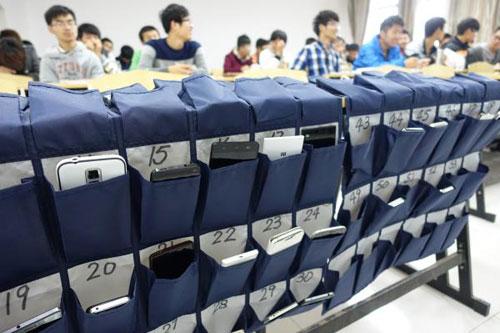 山东高校辅导员被举报收不玩手机保证金(图