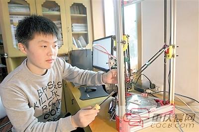 17岁男孩自学1个月造出3D打印机