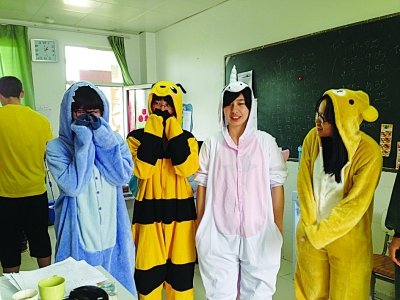 南京一<em>学校</em>学生穿<em>睡衣</em>上课校方提醒别太性感_
