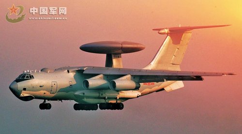 空警2000预警机官兵试穿屏蔽电磁辐射防护服