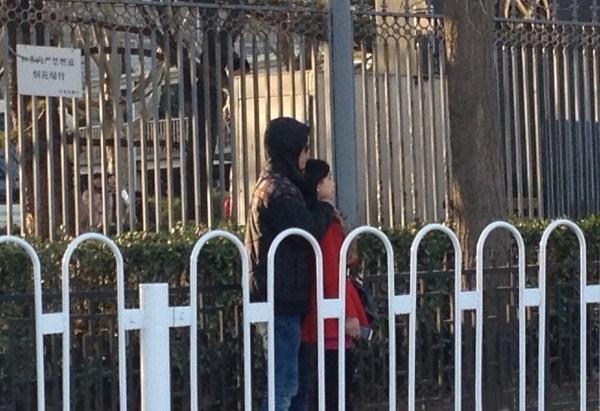 央视东门外发生持刀劫持事件 动机未明(图)