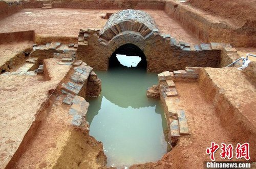 江西一东汉墓葬群出土大量珍贵墓葬品(组图)