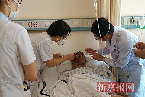 获救消防队员周倜状态平稳 眼角膜无问题