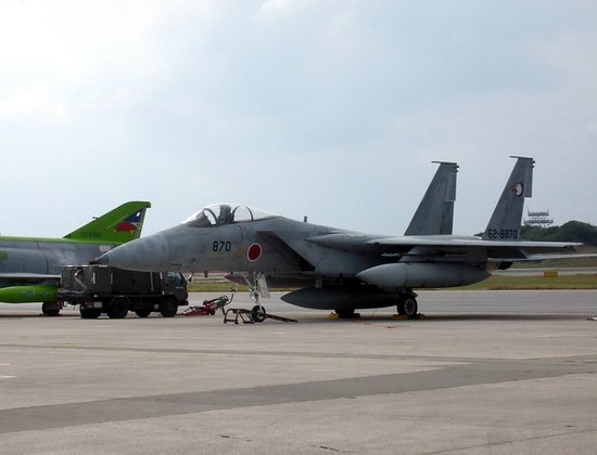 日本防卫相飞抵冲绳,那霸基地战机数量或翻倍