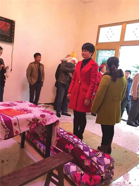 贵州：特警放弃婚礼去参加比武 新娘一个人拜堂