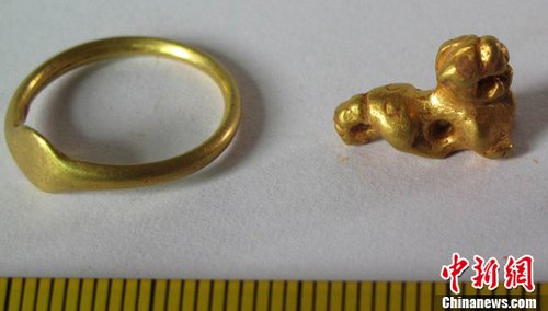 江西一东汉墓葬群出土大量珍贵墓葬品(组图)