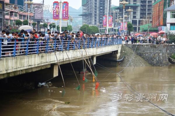 贵州织金县遭遇洪水袭击 2人死亡1人失联