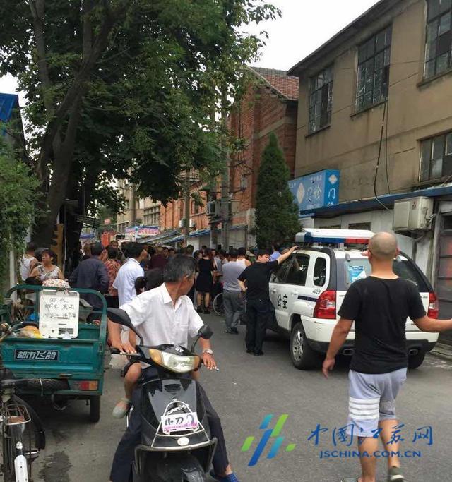 独居老人死在出租屋内 房东发现异常报警