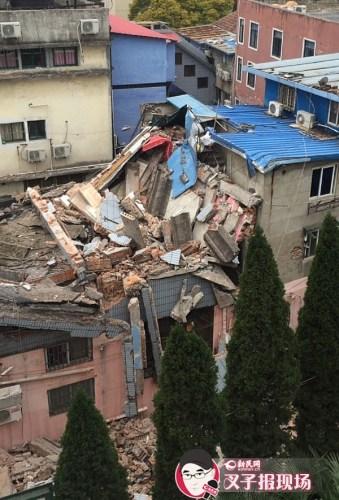 上海普陀区一栋3层老旧房屋坍塌 暂无伤亡(图)