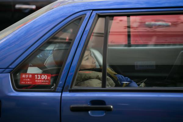 上海出租车起步价国庆后涨1元 取消燃油附加费
