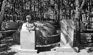 毛岸英赴朝前日子：当农民睡大通铺吃剩窝头