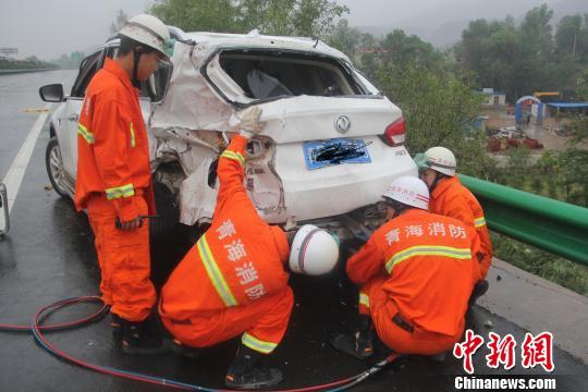 京藏高速青海民和境内连发2起交通事故4人遇难