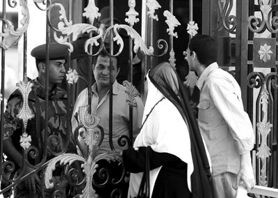 埃及内政部:穆巴拉克能挺过72小时危险期(图)