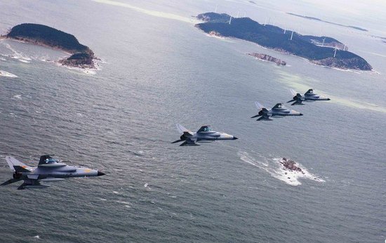 空军战机对抗电子干扰超低空突袭蓝军驱逐舰_新闻_腾讯网