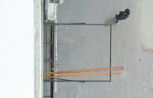 深夜3岁双胞胎兄弟从五楼坠下1死1伤 家中无大人