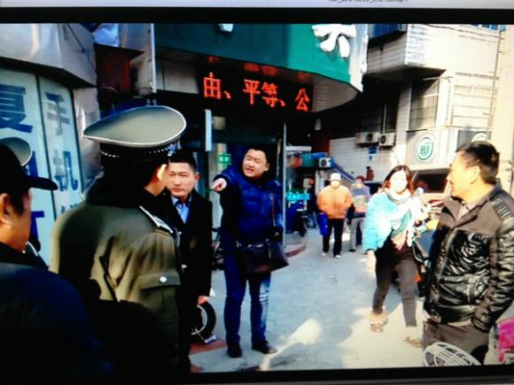 江苏一男子发传单被制止 买菜刀砍伤2名城管