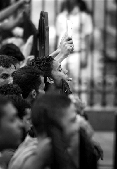 埃及内政部:穆巴拉克能挺过72小时危险期(图)