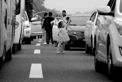 国庆免费通行首日 北京部分高速严重拥堵(图)