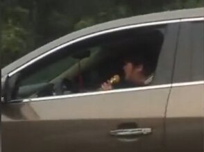 Ů˾������˱߿��߳�