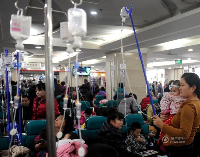 输液挂瓶图片_人均年输液八瓶(3)