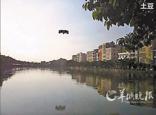 广州疑出现巨型飞碟 网友称或为电脑特效