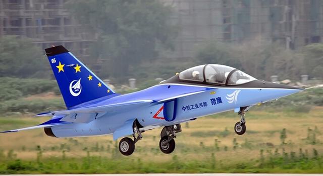 乌克兰求购中国L15轻型攻击机 配乌国产发动机