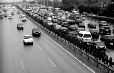 国庆免费通行首日 北京部分高速严重拥堵(图)