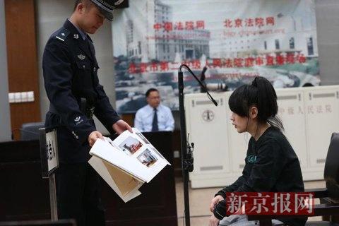 女子产下二胎装垃圾袋抛弃 被控故意杀人(图)