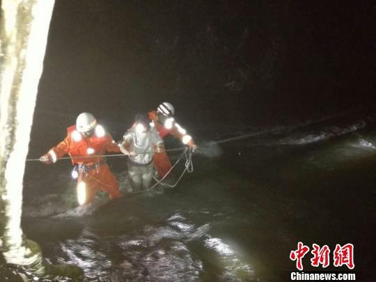 福州永泰景区暴雨引发山洪 12名被困游客已转移