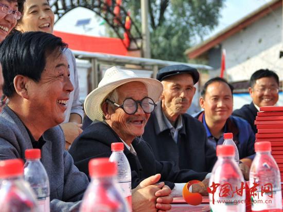 【网络媒体走转改】兰州七里河区:打造特色劳务品牌 让贫困户手持致富“金钥匙”(图)