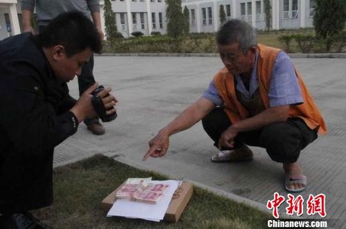 广西现高仿真假币续:疑犯称假钞均为捡来(图)