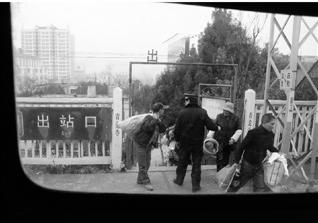 记者体验全国最便宜火车 1元钱乘大山火车(图)