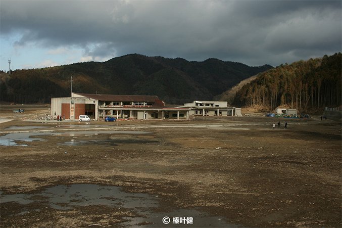 海啸后的宫城县大川小学。 海啸后的宫城县大川小学。