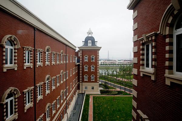 惠灵顿公学上海分校年学费25万 能学马术高尔