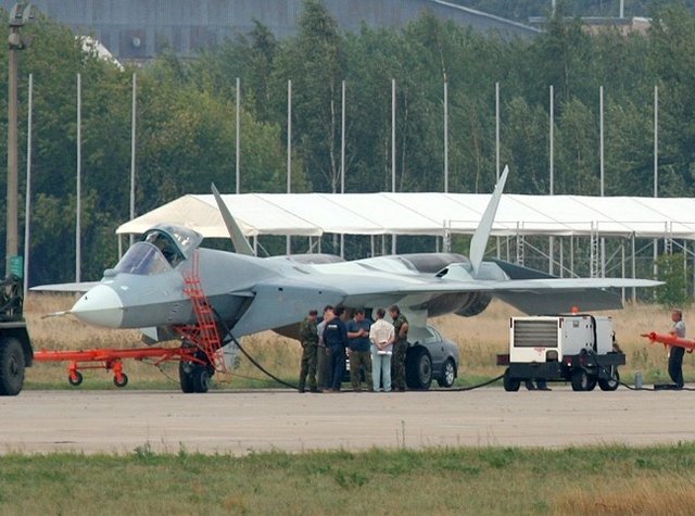 汉和:中国歼20改进型必抄袭俄T-50前翼设计